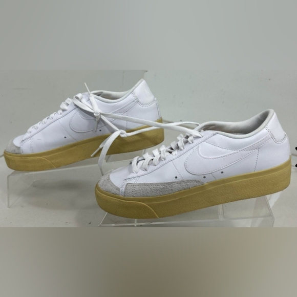 Nike Wmns Blazer Low Platform  Sneakers Size 10.5 NWOT MSRP $120 - Picture 3 of 8